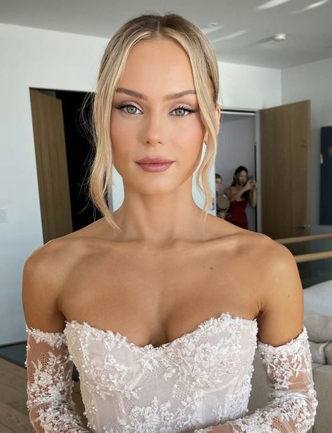 Soft Glam Bridal Makeup Fair Skin, Bridal Makeup Fair Skin, Makeup Fair Skin, Soft Glam Bridal Makeup, Soft Glam Bridal, Glam Bridal Makeup, Skincare Favorites, Fair Skin Makeup, Blonde Hair Makeup