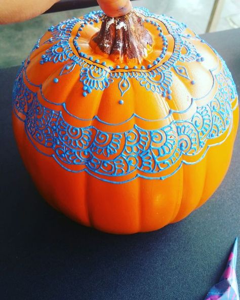 Painting Ideas For Halloween, Cool Pumpkin Designs, Spiderman Pumpkin, Pumpkin Designs Painted, Pumpkin Face Designs, Paper Pumpkin Craft, Pumpkin Inspiration, Creative Pumpkin Painting, Creative Pumpkin Decorating