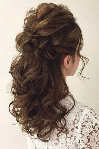 wedding hair half up with elegant textured waves blanche_ginza via instagram Soft Wedding Hair, Down Curly Hairstyles, Mother Of The Groom Hairstyles, Wedding Hair Half, Victorian Hairstyles, Mother Of The Bride Hair, Wedding Hairstyles Half Up Half Down, Half Updo, Wedding Hair Inspiration