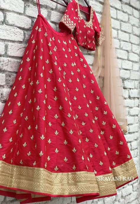 Chaniya Choli Pattern, Latkans For Lehenga Handmade, Choli Pattern, Lehenga For Engagement, Bandhani Lehenga, Choli Navratri, Latkan Design, Lehenga Outfits, Lengha Blouse Designs