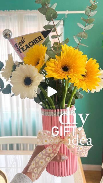 Andrea Clawson on Instagram: "DIY pencil vase ✏️🌸 my fav DIY teacher appreciation gift   •pink pencils (I used 40 of them) @amazon •clear glass vase @dollartree  •E6000 glue @michaelsstores   I have come together with other creators to share our teacher appreciation ideas! 🍎✏️We are giving one of you a $30 gift card to Target or Amazon to get Teacher Appreciation-ready! Here’s how to enter:   1. Follow each of us:  @ashleym.mclaughlin @embprice @stayathomecircus  2. Like each of our giveaway reels 3. Comment “Pick Me” 4. Tag a friend (or 10 😉)  That’s it! Giveaway ends Friday, April 19 at 9 p.m. CST. Winner will be contacted through us only. Giveaway not sponsored by Instagram, Target, or Amazon  #teachersofinstagram #teacherappreciation #teachergifts #teachergiftideas #diycrafts #dolla Pencil Vase Diy, Teacher Appreciation Ideas, Pencil Vase, E6000 Glue, Teacher Appreciation Gifts Diy, Diy Pencil, Appreciation Ideas, Dollar Tree Finds, Diy Furniture Hacks