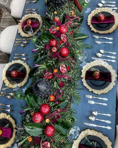 Centerpieces With Pomegranate, Winter Fruit Centerpieces, Moody Christmas Centerpiece, Pomegranate Centerpiece Thanksgiving, Shabe Yalda Table, Pomegranate Decoration Ideas, Pomegranate Christmas Decor, Pomegranate Bridesmaid Dresses, Pomegranate Table Decor