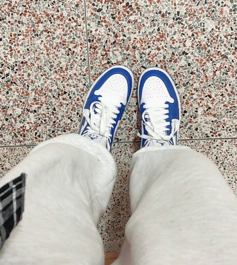 Blue Jordans Outfit, Jordan 1 Mid Kentucky Blue, Sweatpants And Flannel, Jordan 1 Mids, Jordan Outfit, Blue Jordans, Jordan Outfits, Jordan Sneakers, Grey Sweatpants