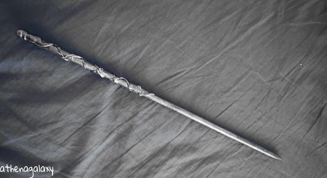 White Wand Harry Potter, Harry Potter Wands Aesthetic, Harry Potter Wand Aesthetic, Unicorn Wand, Hogwarts Oc, Hogwarts Style, Harry Potter Oc, Wand Hairstyles, Magic Wands