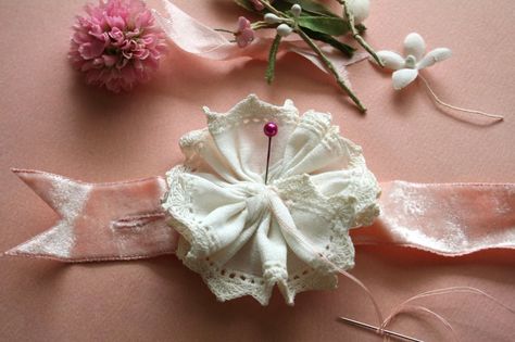 Corsage Tutorial, Wrist Corsage, Spring Crafts, For Today, Burlap Wreath, Burlap, Sewing Projects, Wedding Ideas, Easter