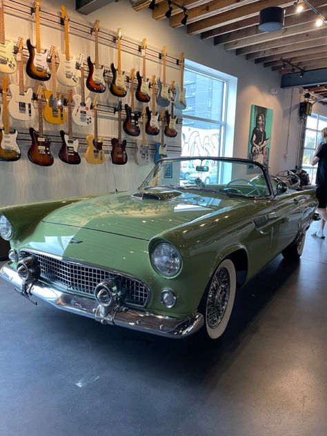 Care aesthetic / vintage Chevy / vintage car / grunge/ guitars Classic Cars Porsche, Kendall Jenner Cars Vintage, Cars From The 70s, Kendall Jenner Vintage Car, Vintage Vehicles Aesthetic, Aesthetic Old Cars, Car Core Aesthetic, Kendall Core Aesthetic, Kendal Core