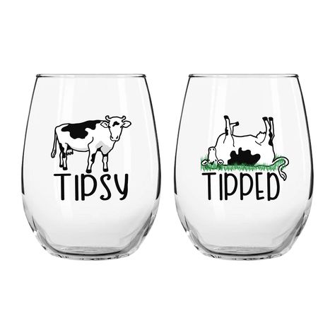 PRICES MAY VARY. ✅TIPSY & TIPPED - Moo-ove over everybody else...right now it's all about you! Kick up your cowgirl boots and relax with a glass of your favorite Moo-lot or Cow-bernet Sauvignon served up in this perfectly adorable pair of Tipsy & Tipped tumblers. Say "Cheers!" and share laughs with friends and loved ones til the cows come home! ✅WON'T TOPPLE OVER - The 15oz standard flat bottom glass means these adorable glasses wont tip over, so you won't have to worry about accidental spills a Til The Cows Come Home, Funny Wine Glasses, Funny Cocktails, Wedding Bachelorette Party, Funny Cow, Cow Gifts, Painting Glassware, Cows Funny, Friends Laughing