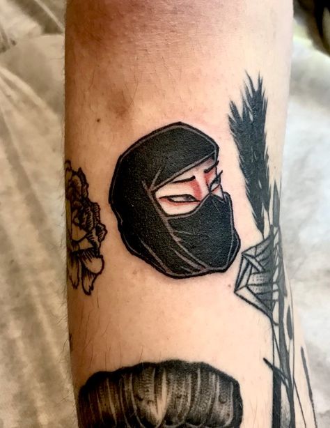 Ninja Tattoo Art By Paulo Barbosa - Ariuken Art on Facebook and Instagram Japanese Ninja Tattoo, Namakubi Tattoo Traditional, Shinobi Tattoo, Japanese Small Tattoo, Ninja Tattoo Design, Ninja Tattoos, Orientalism Art Tattoo, Tattoo Ninja, Tatuajes Irezumi