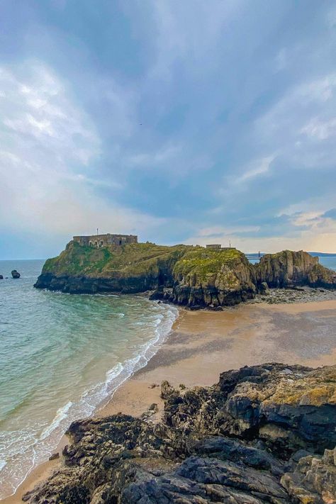 Pembrokeshire Coast Path, Pembrokeshire Wales, Sea Pictures, Pembrokeshire Coast, Wales Travel, Visit Wales, Surf Lesson, Road Trip Hacks, Famous Places