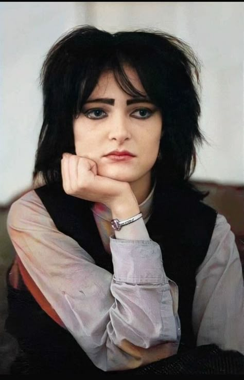 Aka Siouxsie Sioux
Siouxsie and the Banshees
Goth Rock Band Cute Goth Pfp, Siouxsie Sioux 80s, Goth 1980s, 80s Goth Fashion, Lana Hot, Moon Manifesting, 70s Punk, Siouxsie Sioux, Siouxsie And The Banshees