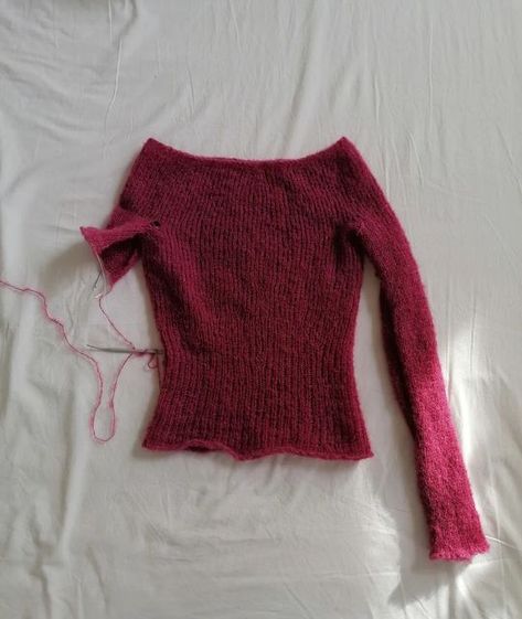 nelsknits | crochet & knitwear on Instagram: "Back to when this was a WIP.. Apparently I'm in the mood for some color this fall/winter! I'm loving working with this pink yarn and I have some more colorful projects on my needles already 🧶 Yarn: Drops Brushed Alpaca Silk 08 Heather Pattern: by me (working on a tutorial!)" Pink Yarn, Alpaca, Fall Winter, Knitwear, Yarn, Silk, Crochet, Pink, Pattern