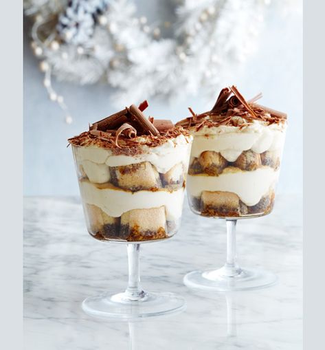 Tiramisu Parfaits Wedding Dessert ~  we ❤ this! moncheribridals.com Tiramisu Cake Recipe, Tiramisu Cake, Tiramisu Recipe, Italian Desserts, Creme Brulee, Wedding Desserts, Banana Pudding, Baklava, Mini Desserts