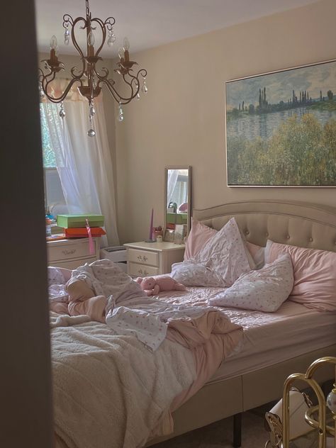 Aurora Room Decor, Angelcore Room, Zimmer Aesthetic, Blue Accents Living Room, Blush Pink Bedroom, Bed Inspo, Sleeping Quarters, Cute Bedroom Ideas, Clean Bedroom