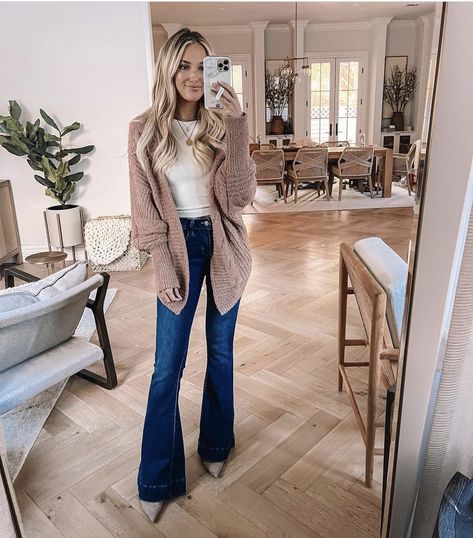 Womens Flare Jeans Outfits, Flare Jeans Outfit Winter, Flare Jeans Outfit, Winter Attire, Casual Work Outfits, Oct 31, Work Outfits Women, Fall Fashion Outfits, Fall Winter Outfits