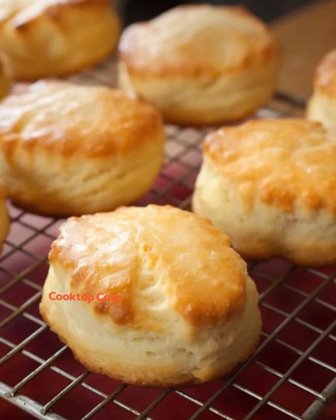 Angel Biscuits, Easy Biscuit, Easy Biscuit Recipe, Homemade Biscuits Recipe, Homemade Bread Recipes Easy, Flaky Biscuits, Bake Goods, Biscuit Rolls, Biscuits Easy