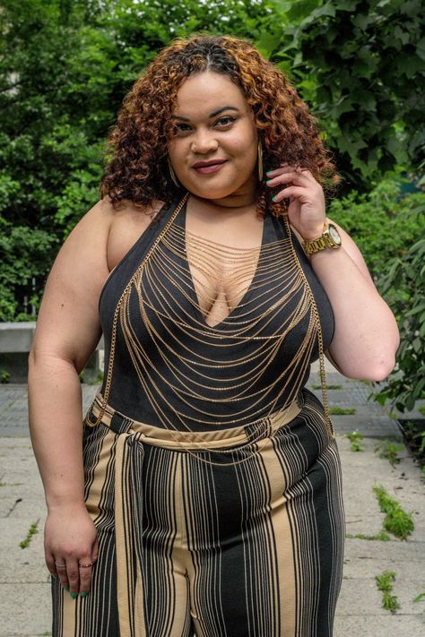 plus size style, body chain outfit, body chain, curvy style, plus size outfits Plus Size Body Chain, Body Chain Plus Size, Coachella Outfit Ideas Plus Size, Body Chain Outfit, Chain Outfit, Gold Body Chain, Plus Size Style, Curvy Style, Body Chains