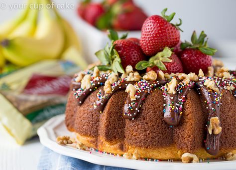 Banana Split Bundt Cake for all your summer parties! This recipe is incredible! Perfect Banana Bread, Mothers Day Desserts, Mini Bundt Cakes, Banana Cake Recipe, Bundt Cakes Recipes, Strawberry Cakes, Banana Split, Banana Cake, Angel Food