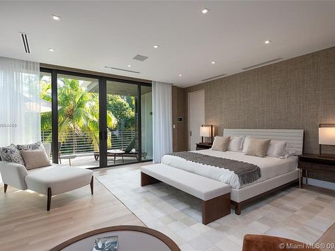 Tropical Modern Bedroom, Luxury Villa Modern, Modern Tropical Interior, Bedroom Tropical, Villa Modern, Tropical Interiors, Whole House Generators, Modern Homes For Sale, French Oak Flooring