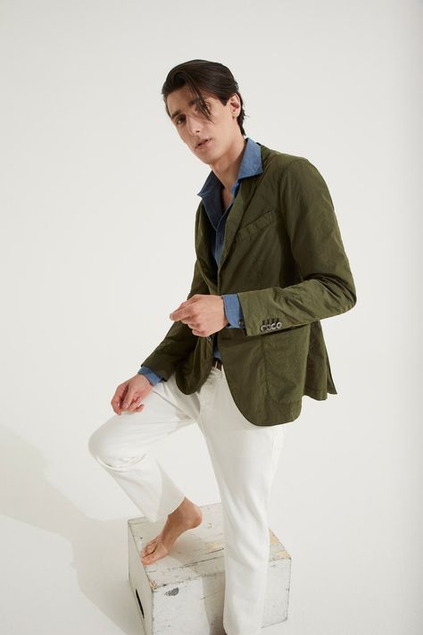 Outfit Verde, Soft Tailoring, Menswear Collection, Mixing Fabrics, Vogue Paris, Luxury Fabrics, Stylish Men, Fashion Store, Fashion Show