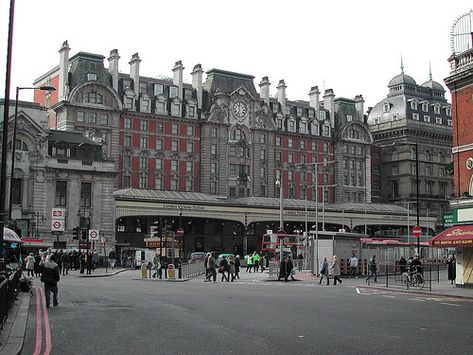 London Transportation, London Victoria Station, British Isles Travel, Victoria Station London, London Victoria, Underground Tube, Victorian England, London Tube, Victoria Station