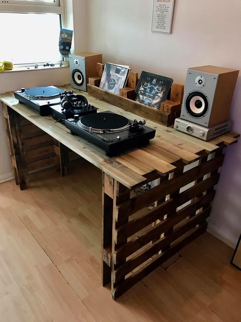 Dj Table, Pallet Desk, Wood Pallet Recycling, Dj Room, Reclaimed Wood Desk, Space Saving Beds, Inspired Furniture, Crate Furniture, Pallet Shelves