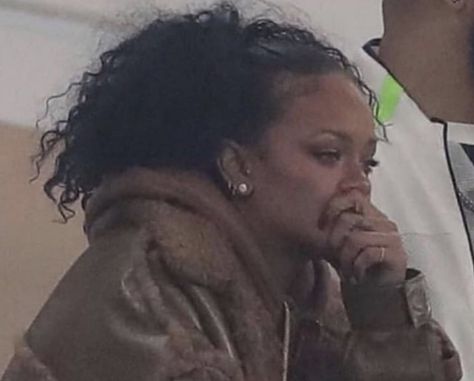 Rhianna Memes, Rihanna Meme, Cherry Blossom Pictures, Rihanna Riri, Rihanna Style, Reaction Face, Mood Humor, Relationship Memes, Funny Reaction Pictures