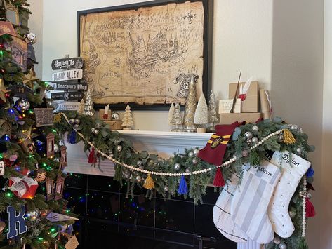 Harry Potter themed Christmas mantle Harry Potter Christmas Mantle, Harry Potter Mantle Decor, Christmas Fireplace Mantle, Harry Potter Themed Christmas, Harry Potter Christmas Tree, Christmas Mantel, Harry Potter Christmas, Harry Potter Crafts, Themed Christmas