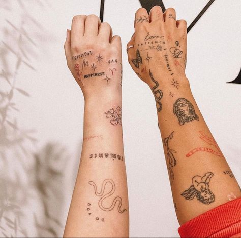 Band Tattoos, Single Needle Tattoo, Tattoos Geometric, Hand Tattoos For Women, Red Tattoos, Small Hand Tattoos, Arm Tattoos For Women, Dainty Tattoos, Sleeve Tattoos For Women