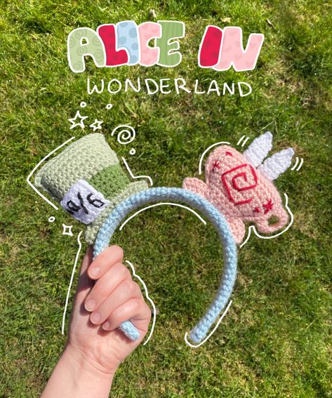 Crochet Disney Accessories, Crochet Mickey Ears Free Pattern, Crochet Minnie Ears, Disney Crochet Ideas, Crochet Disney Patterns, Disney Crochet Hat, Crochet Disney Ears, Crochet Mickey Ears, Crochet Mouse Ears