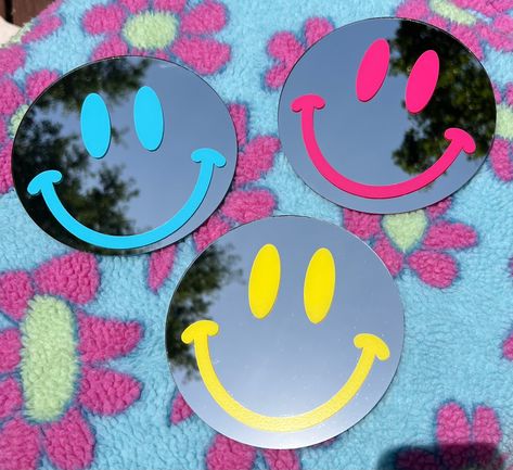 Hippie Pictures, Painted Vinyl Records, Face Mirror, Face Smile, Face Mirrors, Painted Vinyl, Mirror Design, Acrylic Mirror, Icy Blue