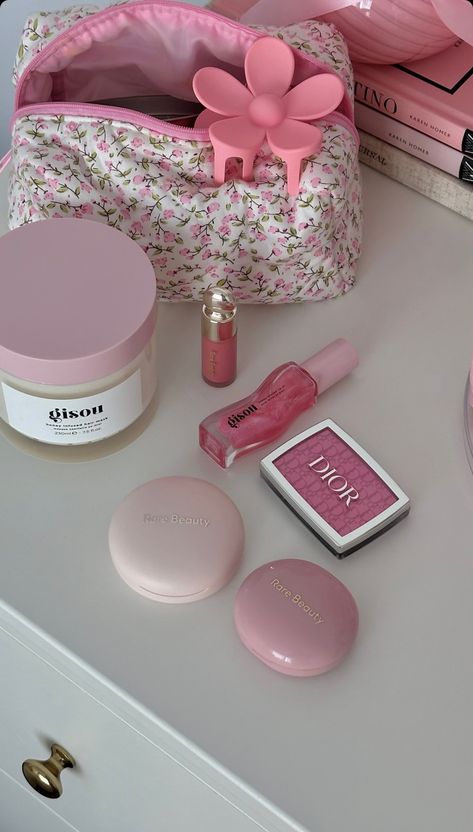 Pink Girly Things Aesthetic, Aesthetic Makeup Wallpaper, Makeup Influencer, Pink Lifestyle, Pink Life, Pink Girly Things, Pink Vibes, روتين العناية بالبشرة, Everything Pink