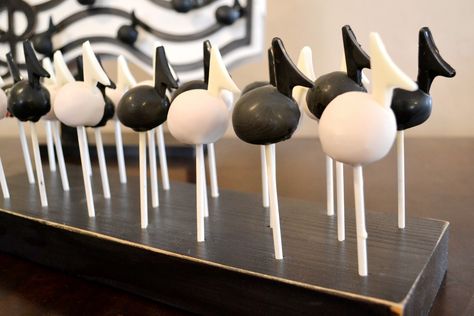 The Sew*er, The Caker, The CopyCat Maker: Music Cake Pop Stand Music Cake Pops, Musical Crafts, Music Theme Party, Music Note Cake, Music Cakes, Music Cake, Party Food Themes, Music Themed Parties, Pop Cupcakes