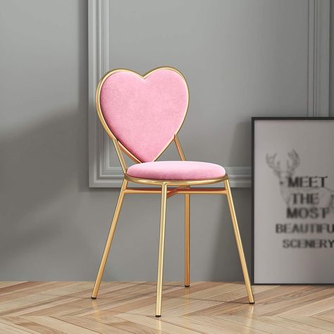 This heart shaped chair would be a beautiful addition to a vanity. Golden Vanity, Velvet Desk Chair, Ideas Decoracion Salon, Bedroom Coffee Table, Dressing Table Chair, Living Room Ottomans, Velvet Bedroom, Room Amazon, Women Bedroom