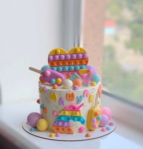 Popit Birthday Cake, Cake 8th Birthday Girl, Pop It Birthday Party Theme Cake, Popit Birthday Decor, Pop It Cake Birthday, Popits Cake, Pop It Cake Ideas, Pop It Birthday Cake, Popit Cake