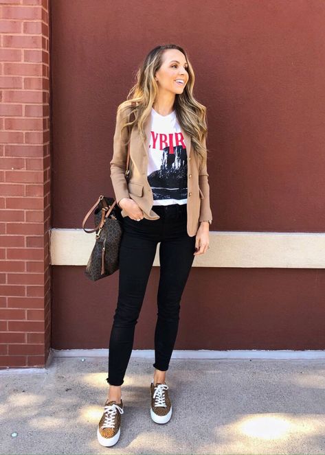 Day To Night Outfit Ideas, Day To Night Outfit, Graphic Tee Outfit, Night Outfit Ideas, Trainers Outfit, Leopard Print Outfits, Simple Summer Dresses, Graphic Tee Style, Olive Green Jacket