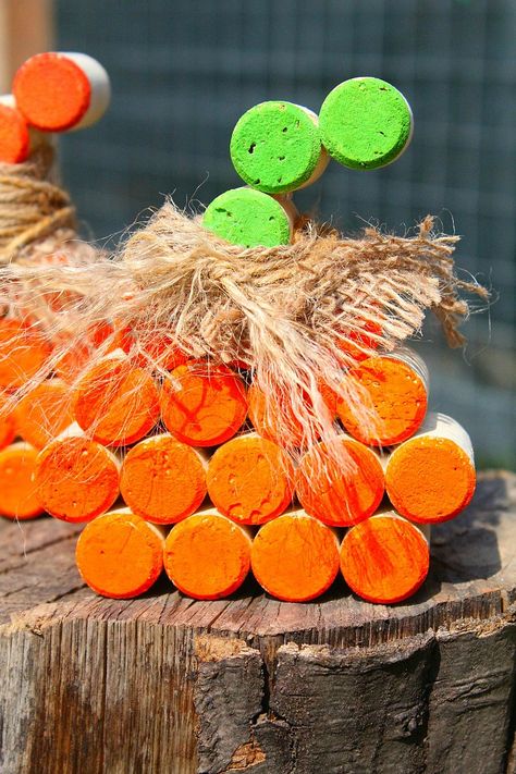 Wine cork pumpkin tutorial Wine Cork Pumpkins, Cork Pumpkins, Corks Pumpkin, Pumpkin Tutorial, Cheap Fall Decor, Crafty Decor, Easy Fall Decor, Ways To Recycle, Wine Corks