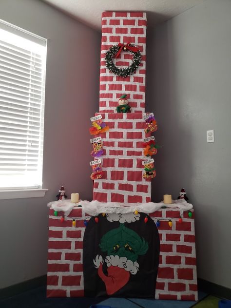 Christmas Chimney Ideas, Chimney Classroom Decoration, Fake Fireplace Diy, Christmas Chimney, Childrens Christmas Crafts, Fireplace Diy, Fake Fireplace, Xmas 2022, Christmas Bulletin