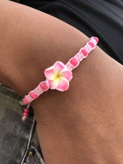 Hawaiian Accessories, Pink Macrame, Beach Preppy, Surf Jewelry, Bracelet Macrame, Hawaiian Flower, Square Knot, Free Bracelet, Macrame Bracelet