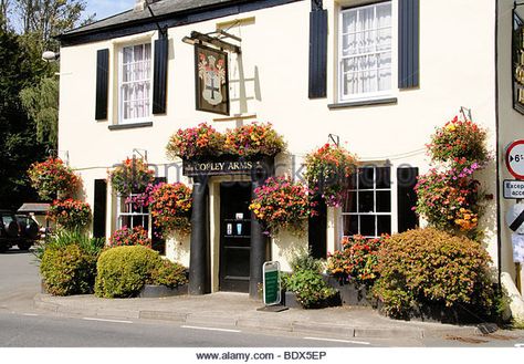 Country Pub Exterior, English Pub Exterior, Pub Exterior, Environment Moodboard, English Buildings, Pub Signage, Bar Facade, English Cafe, Houses Layout