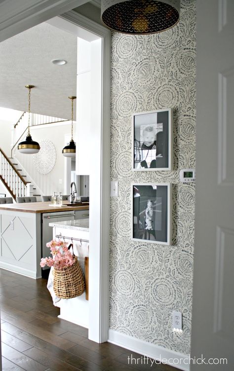 Blue And White Floral Wallpaper, Hallway Wallpaper Ideas, White Floral Wallpaper, Foyer Wallpaper, Wallpapered Entryway, Wallpaper Hallway, Gallery Wall Hanging, Hall Wallpaper, Hallway Wallpaper