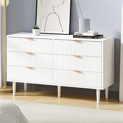 FLUTED FRONT DESIGN: Immerse yourself in the charm of our Oikiture chest of drawers, featuring a fluted front design that adds a touch of texture and visual interest. This classic detailing enhances the overall appeal, creating a focal point that effortlessly complements various interior styles. Dresser Table, White Dresser, Gold Handles, Drawer Fronts, Clothes Organization, Particle Board, Storage Unit, Front Design, Chest Of Drawers