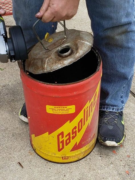 This is a guide to making DIY planters out of vintage gas cans. Learn how to upcycle old gas cans with this simple step-by-step Hometalk tutorial. Old Gas Cans Projects, Old Metal Gas Can Ideas, Christmas Gas Cans, Old Gas Can Ideas, Vintage Gas Can, Make A Lamp, Metal Cylinder, Gas Cans, Garden Containers