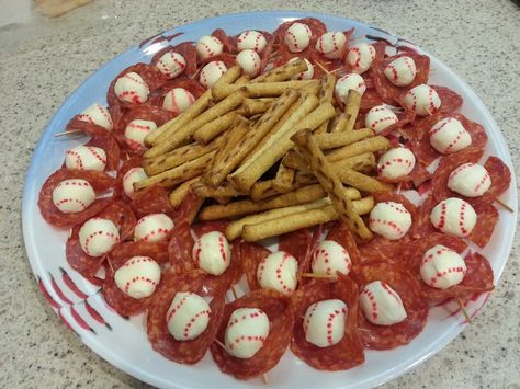 Baseball Food Table, Baseball Party Food Appetizers, Baseball Potluck Ideas, Baseball Cheeseball, Baseball Tailgate Food, Baseball Theme Snacks, Baseball Fruit Tray, Pretzel Bats, Baseball Breakfast