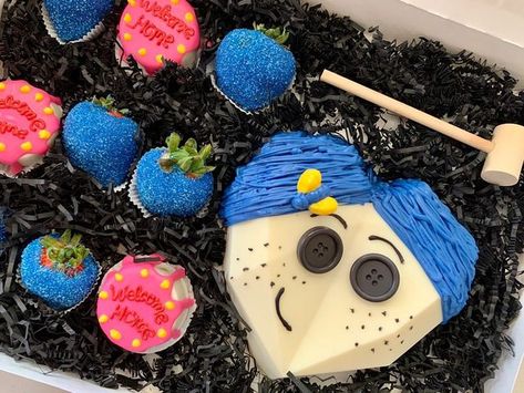 Coraline Strawberries, Coraline Chocolate Covered Strawberries, Cute Birthday Ideas, Coraline, Chocolate Covered Strawberries, Chocolate Covered, Oreo, Birthday, Instagram