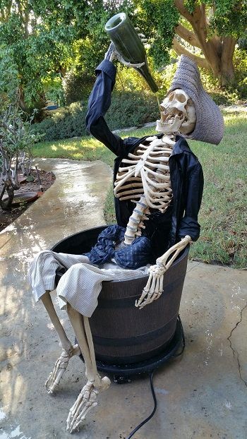 Adult Halloween Party Food, Adult Halloween Party Ideas, Pirate Halloween Decorations, Adult Halloween Party Decorations, Kids Halloween Party Decorations, Cheap Diy Halloween Decorations, Halloween Playlist, Scary Halloween Decorations Outdoor, Scary Halloween Decorations Diy