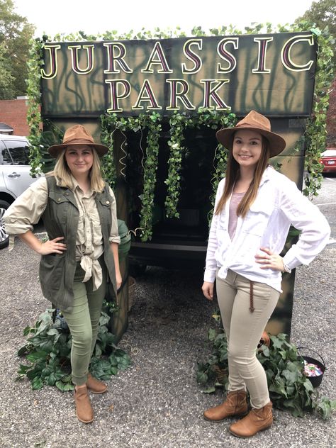 Jurrasic Park Halloween Costume, Dinosaur Park Ranger Costume, Theme Park Outfit Ideas For Adults, Jurassic Park Womens Costume, Diy Safari Costume Women, Jurassic Park Costume Ideas, Jurassic World Family Halloween Costumes, Jurrasic Park Costume Women, Dinosaur Dress Up