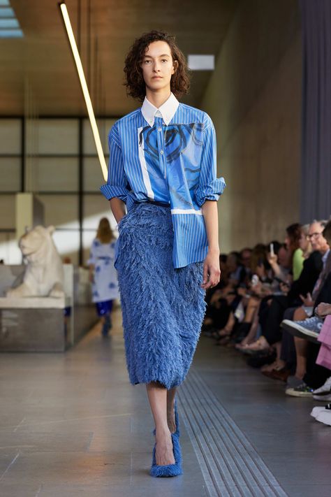 Odeeh - Berlin Spring 2024 https://www.vogue.com/fashion-shows/berlin-spring-2024/odeeh/slideshow/collection#10 Lace Skirts, Ss 2024, German Fashion, Berlin Fashion Week, Street Style 2017, Berlin Fashion, Copenhagen Fashion Week, Europe Fashion, 2024 Fashion