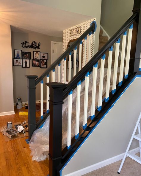 White Stairs Black Banister, White And Black Banister, Black Railings For Stairs, Painting Stairs Black, Black Banisters And Railings, Black Staircase Railing, Black Railing Stairs, Painting Staircase, Black Banister