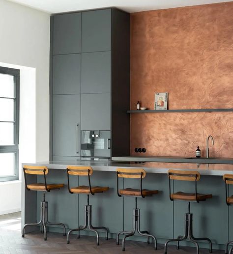 6 Essential Copper Kitchen Accents You Need To See | Vaunt Design Copper Backsplash Kitchen, Copper Bar Stools, Copper Kitchen Accents, Copper Splashback, Black And Copper Kitchen, Copper Countertops, Copper Kitchen Backsplash, Vinyl Backsplash, Copper Pendant Lamp