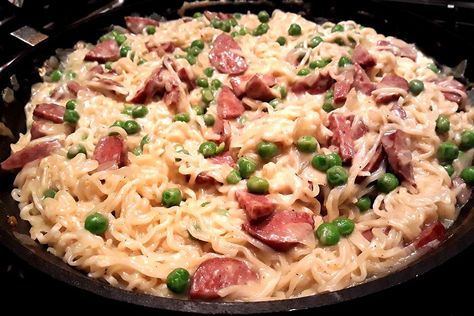 Creamy 20-Minute Ramen Sausage Skillet Recipe: A Creative Way to Use Ramen Noodles #30secondmom Sausage Ramen, Creamy Ramen, Chicken Breast Instant Pot Recipes, Fast Healthy Food, Sausage Skillet Recipe, Chicken Breast Casserole Recipes, Chicken Breast Casserole, Chicken Breast Instant Pot, Sausage Skillet